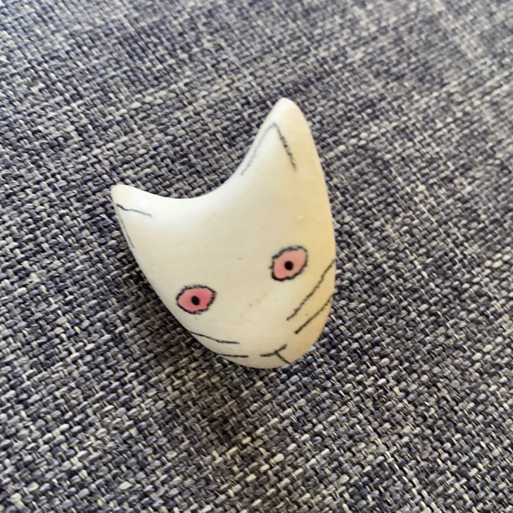 Vintage Handpainted cat pin